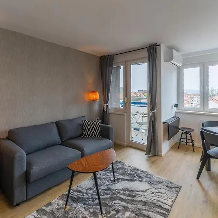 Elegant Tour As Gilly With Open Views And A Balcony In The Center