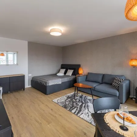 Апартаменти Elegant Tour As Gilly With Open Views And A Balcony In The Center *