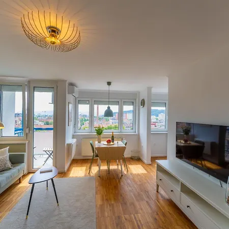 Elegant Tour As Gilly With A Balcony And Open Views In The Center *