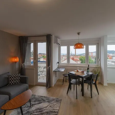 Elegant Tour As Gilly With Open Views And A Balcony In The Center Ljubljana