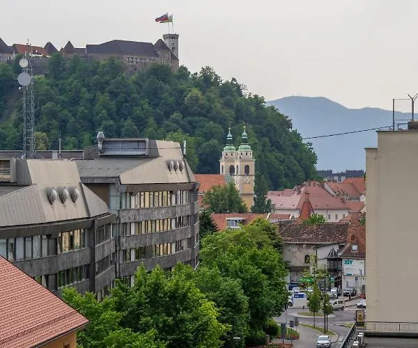 Elegant Tour As Gilly With Open Views And A Balcony In The Center Apartman Ljubljana